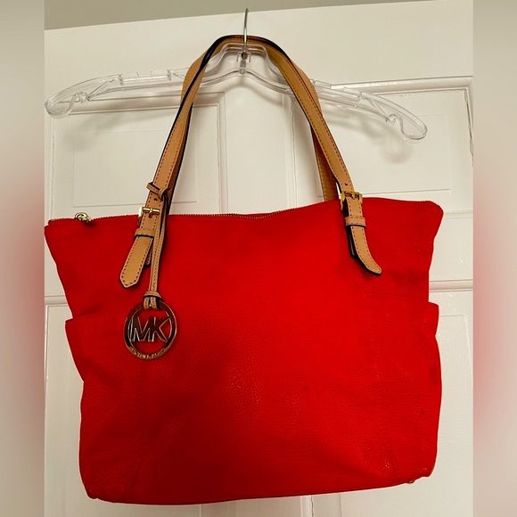 SPRING CLEARANCE! 🔥Michael Kors Vibrant Orange Leather Shoulder Bag 🔥 - Picture 2 of 9